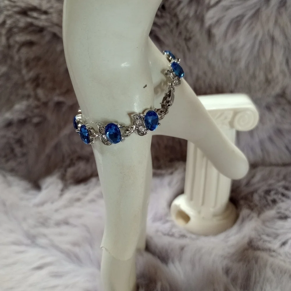 Silver Chain Bracelet Blue Oval and Clear Round Crystals NWT